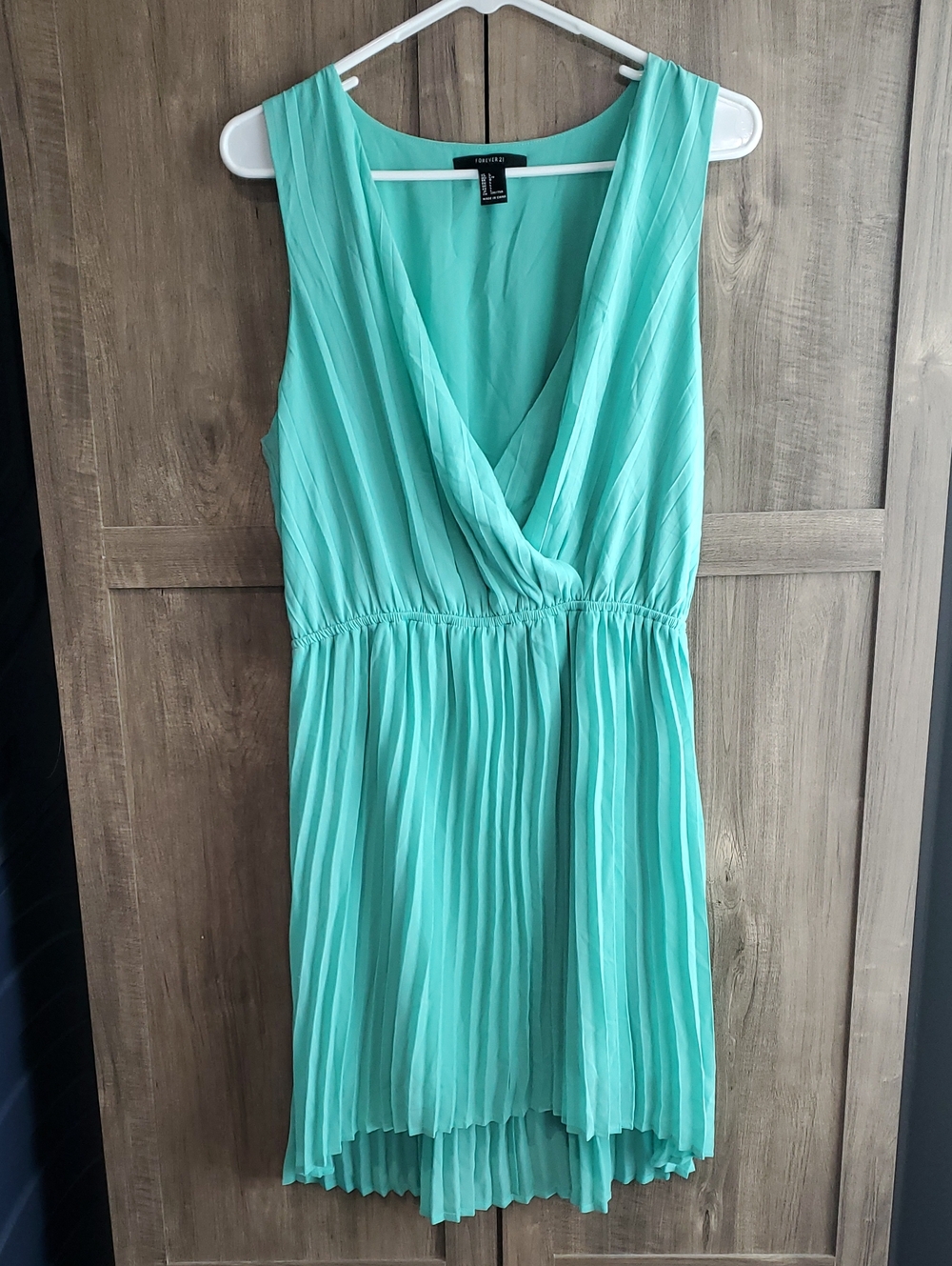 Forever 21 Sleeveless Pleated High-Low Dress in Aqua Mint